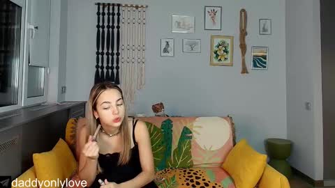 Zoe online show from October 2025 08:17:01 PM