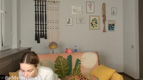 Zoe online show from October 2025 08:27:02 PM