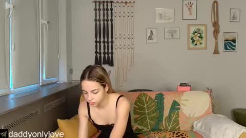 Zoe online show from October 2025 10:04:01 PM