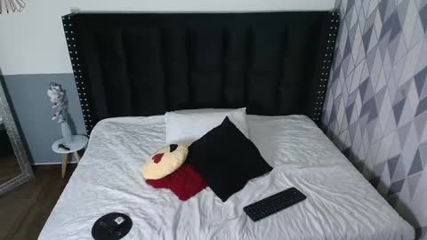 Snapshot of daddysneakinme chatting on January 2025 02:32:02 AM Anny online show from January 2025 02:32:02 AM