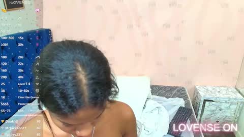 Snapshot of daddysneakinme chatting on January 2025 01:56:02 AM Anny online show from January 2025 01:56:02 AM