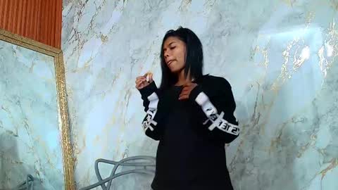 Snapshot of daddysneakinme chatting on March 2025 11:11:01 PM Anny online show from March 2025 11:11:01 PM