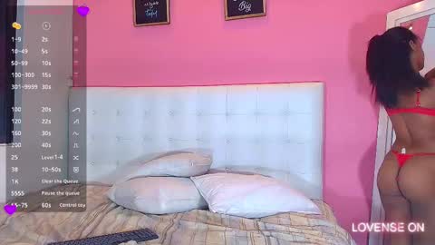 Snapshot of daddysneakinme chatting on March 2025 07:38:01 PM Anny online show from March 2025 07:38:01 PM