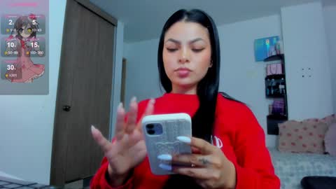 Snapshot of daddysweeeetbody chatting on January 2025 11:35:02 PM Sophie online show from January 2025 11:35:02 PM