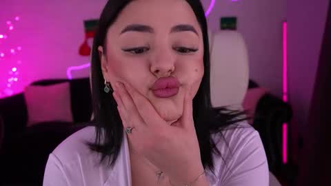 daenerys_daen online show from December 2025 08:00:01 AM