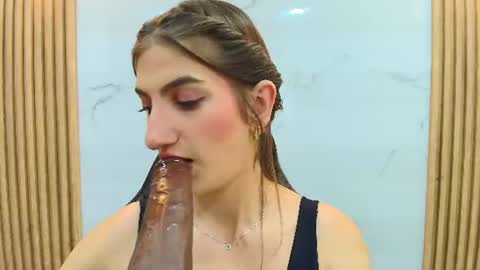 Dafne Castro online show from July 2026 07:39:01 PM