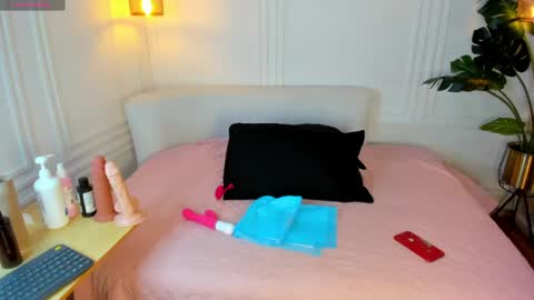 Snapshot of dafne_hillss chatting on May 2026 11:18:01 AM dafne_hillss online show from May 2026 11:18:01 AM