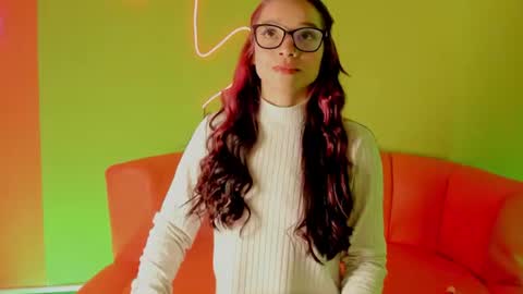 Dafne  online show from June 2026 01:11:01 PM