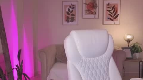 Dahiann Walcott online show from July 2026 07:05:01 PM