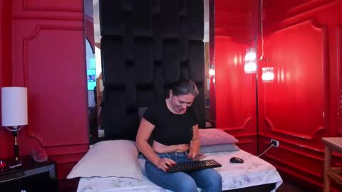 Dahiane Connor online show from November 2025 02:49:02 PM