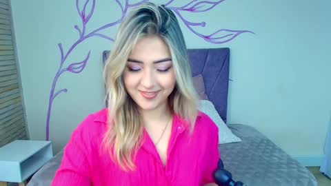 Snapshot of dahliamoore chatting on February 2025 08:10:01 PM Dahlia online show from February 2025 08:10:01 PM