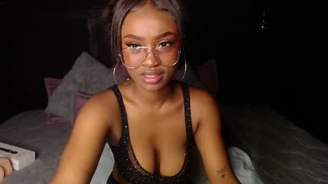 DAHYAN online show from November 2025 02:35:01 PM