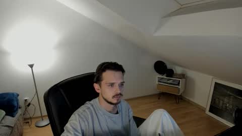 Snapshot of daimon_hall chatting on October 2025 10:10:01 PM Daimon online show from October 2025 10:10:01 PM