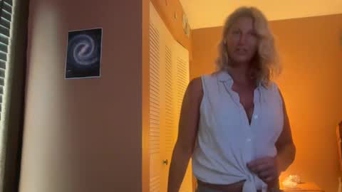 Daisy137 online show from April 2026 04:39:01 PM