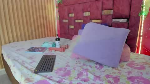 Snapshot of daisy__rose chatting on April 2026 06:19:01 AM Dai online show from April 2026 06:19:01 AM