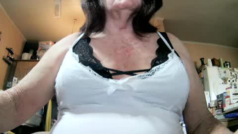 Snapshot of daisymae54 chatting on August 2026 06:01:02 AM daisy mae online show from August 2026 06:01:02 AM