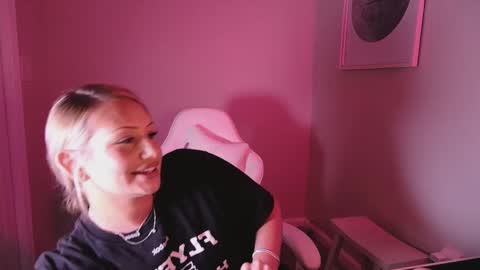 Snapshot of daisyy888 chatting on November 2025 01:27:02 AM daisy online show from November 2025 01:27:02 AM