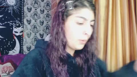 Snapshot of dak_7 chatting on January 2025 05:19:02 AM -- -- help me reach 100 hands up online show from January 2025 05:19:02 AM