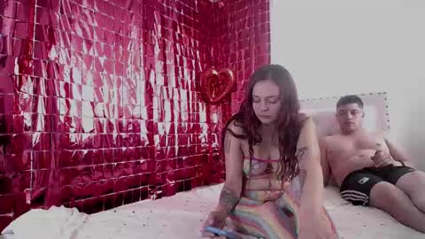 Snapshot of dakota_and_aron chatting on October 2025 05:44:02 PM Dakota and Aron online show from October 2025 05:44:02 PM