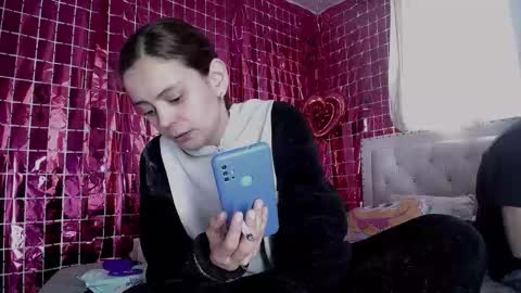 Snapshot of dakota_and_aron chatting on October 2025 06:19:02 PM Dakota and Aron online show from October 2025 06:19:02 PM