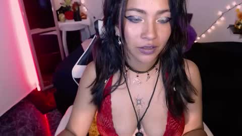 Caroliina online show from September 2025 09:15:01 PM