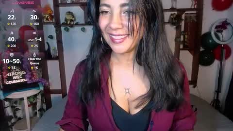 Caroliina online show from December 2025 07:44:01 PM