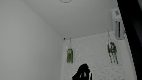 dakota_x18 online show from December 2025 08:24:02 PM