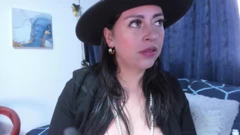 Dakotaagray online show from November 2025 11:32:02 AM