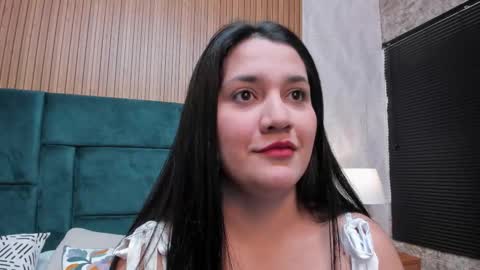 Violeta online show from November 2025 01:00:02 PM