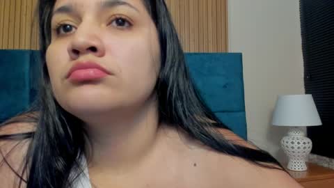 Snapshot of dalia_alissa chatting on April 2026 12:09:02 PM Violeta online show from April 2026 12:09:02 PM