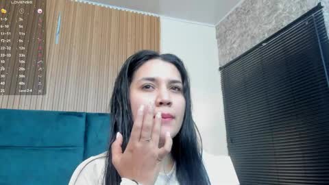 Snapshot of dalia_alissa chatting on May 2026 12:11:02 PM Violeta online show from May 2026 12:11:02 PM