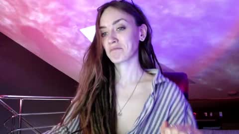 Dalia  online show from February 2025 10:15:02 AM