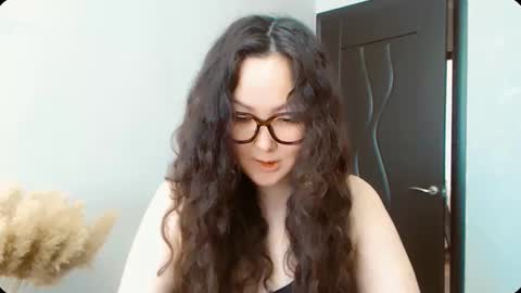 Snapshot of dalidayes chatting on October 2025 05:02:02 AM Dali online show from October 2025 05:02:02 AM