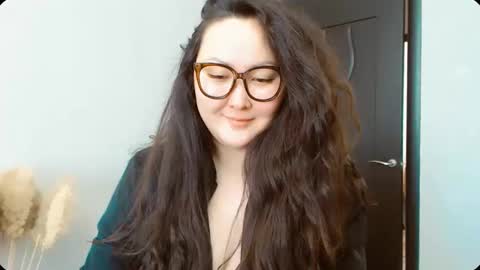 Snapshot of dalidayes chatting on November 2025 06:02:02 AM Dali online show from November 2025 06:02:02 AM