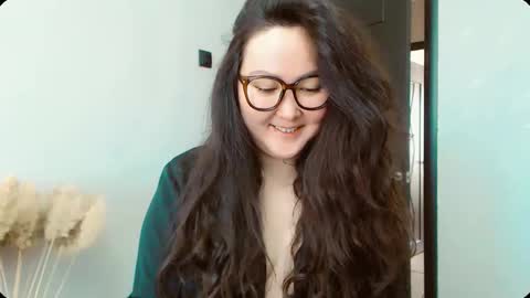 Snapshot of dalidayes chatting on November 2025 05:49:01 AM Dali online show from November 2025 05:49:01 AM