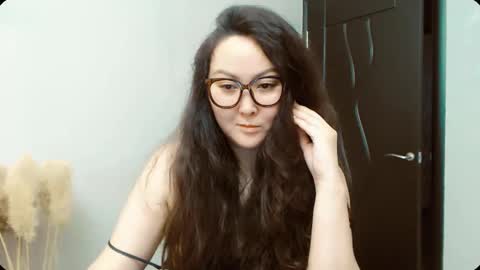 Snapshot of dalidayes chatting on November 2025 06:34:01 AM Dali online show from November 2025 06:34:01 AM