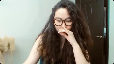 Snapshot of dalidayes chatting on November 2025 05:43:01 AM Dali online show from November 2025 05:43:01 AM