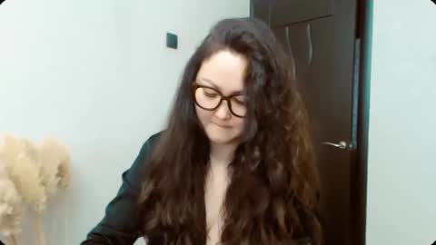 Snapshot of dalidayes chatting on December 2025 03:57:01 AM Dali online show from December 2025 03:57:01 AM