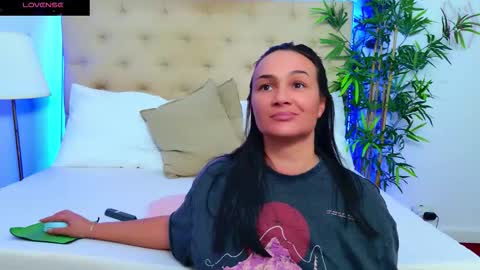 daliyaa_ online show from September 2025 12:05:02 PM