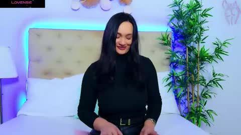 daliyaa_ online show from November 2025 01:10:02 PM