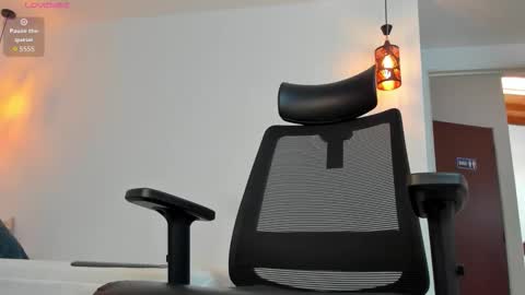 Snapshot of damian_bull chatting on September 2025 08:10:01 PM D A M I A N online show from September 2025 08:10:01 PM