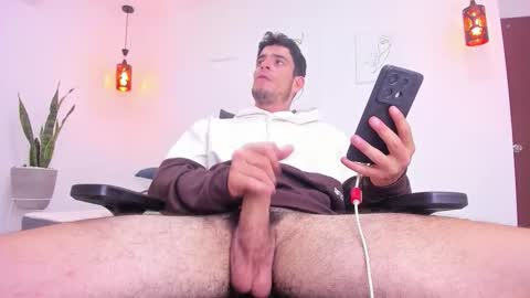 Snapshot of damian_bull chatting on October 2025 08:42:01 PM D A M I A N online show from October 2025 08:42:01 PM