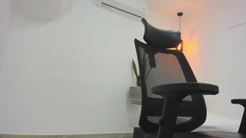 Snapshot of damian_bull chatting on November 2025 08:33:02 PM D A M I A N online show from November 2025 08:33:02 PM