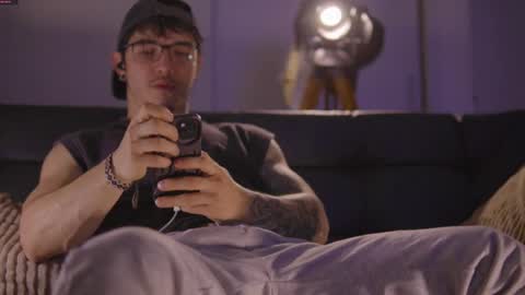 insta damn8   --------  online show from October 2025 09:59:02 PM