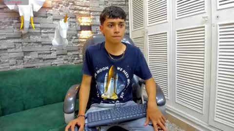 Snapshot of damibright chatting on November 2025 06:24:02 PM LIAM online show from November 2025 06:24:02 PM