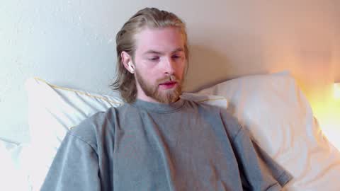 Snapshot of damien_diamond chatting on December 2024 02:45:02 AM damien_diamond online show from December 2024 02:45:02 AM