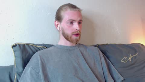 Snapshot of damien_diamond chatting on January 2025 06:57:01 PM damien_diamond online show from January 2025 06:57:01 PM