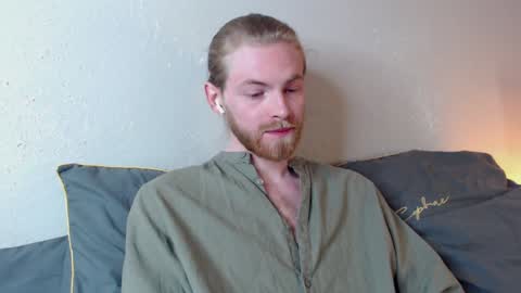 Snapshot of damien_diamond chatting on January 2025 09:55:02 PM damien_diamond online show from January 2025 09:55:02 PM