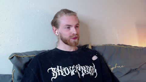 Snapshot of damien_diamond chatting on January 2025 09:19:01 PM damien_diamond online show from January 2025 09:19:01 PM