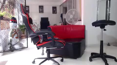 Snapshot of damyan_2003 chatting on January 2025 01:03:02 PM damyan_2003 online show from January 2025 01:03:02 PM